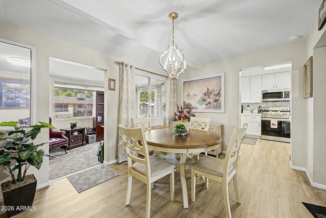 Building Photo - 410 N 56th Pl
