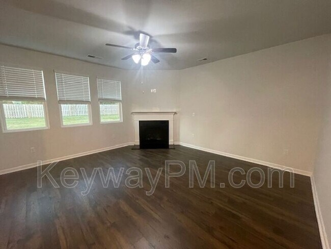 Building Photo - 532 Myrtle Crst