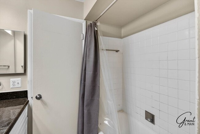 Building Photo - 1 bedroom $1095