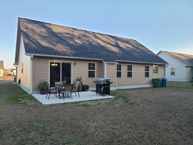 Building Photo - 115 Bridgeport Dr