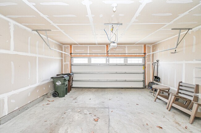 Building Photo - 5697 Julia Kate Dr