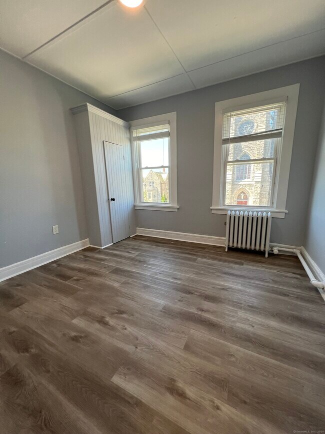 Building Photo - 15 Huntington St