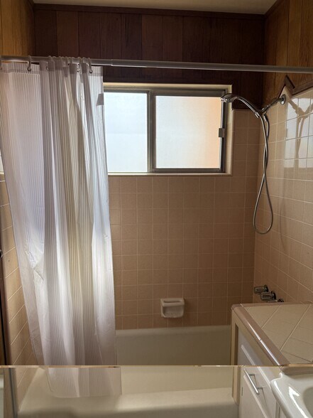 Building Photo - 330 E Fairview Ave