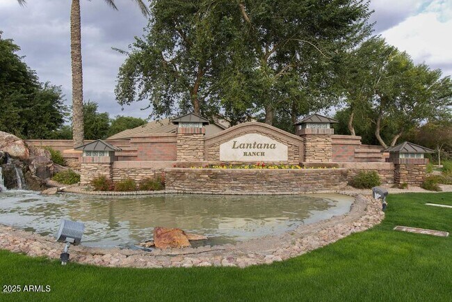 Building Photo - 1269 E Iris Dr