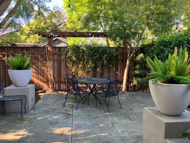 Building Photo - Charming Craftsman 2-Bedroom Home with Upd...