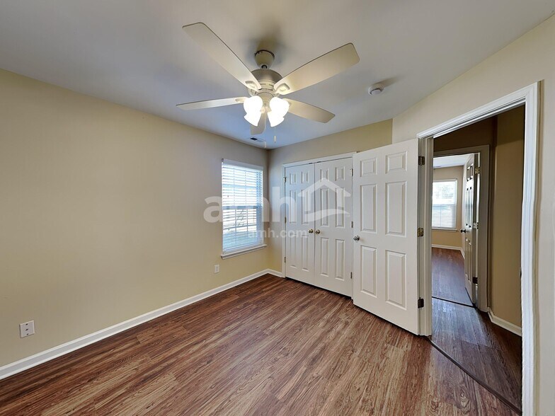 Building Photo - 116 Golden Valley Dr