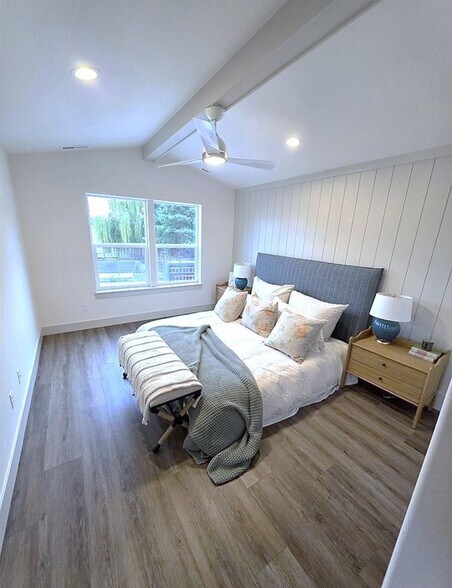 Building Photo - 1321 Oppek St NE