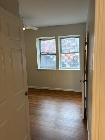 Building Photo - 15 E Read St