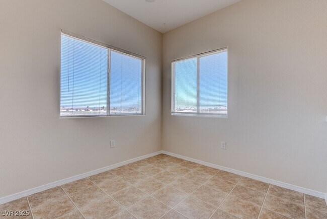 Building Photo - 1050 E Cactus Ave