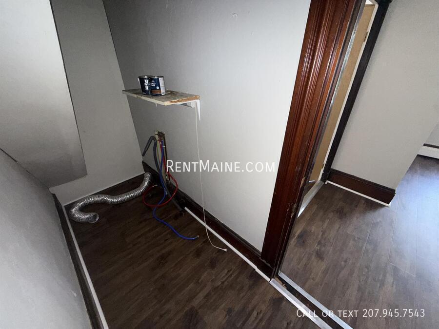 Building Photo - 600 S Main St