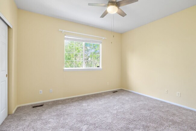 Building Photo - Bright End-Unit Townhome with 3 Beds, 2.5 ...