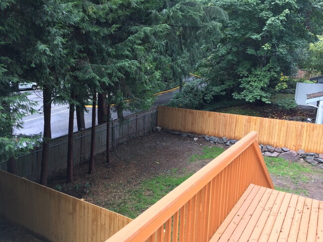 Huge, fenced backyard stairs from deck - 17731 NE 88th Pl