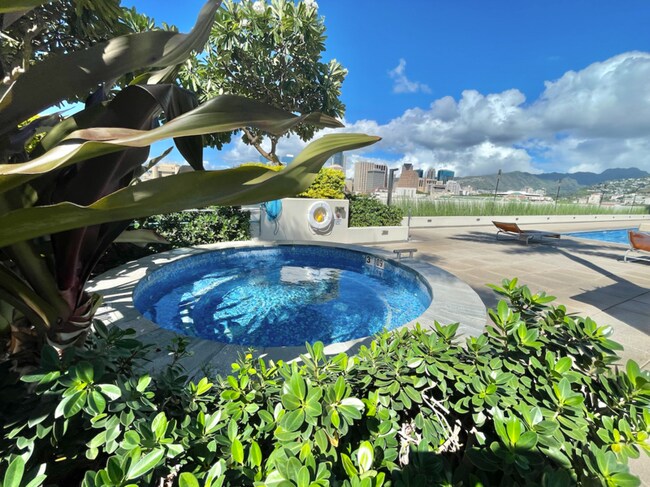 Building Photo - 555 South St