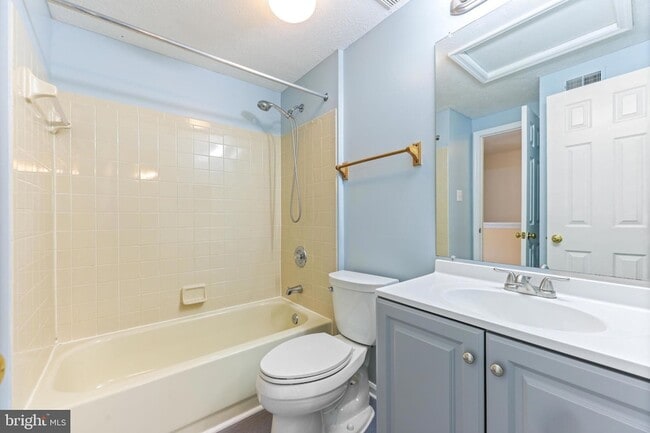 Building Photo - 1246 Seminole Dr