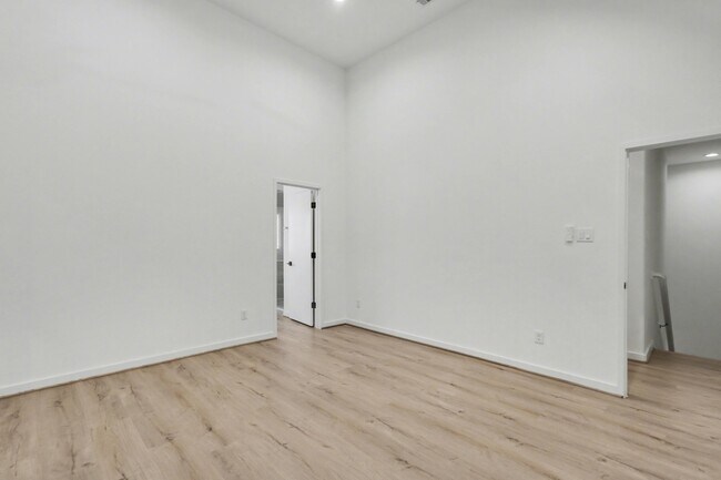 Building Photo - 203 Danna Ln