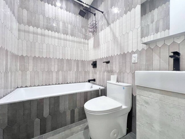 Building Photo - 2006 71st St