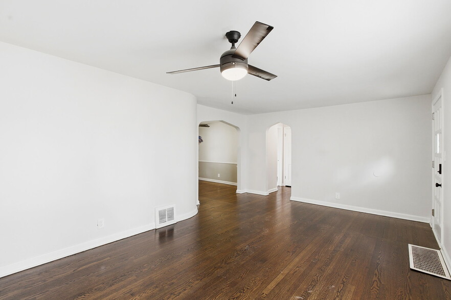 Family Room - 7231 Forest Ave