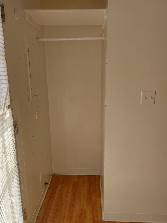 Building Photo - (1614 8th Ave)