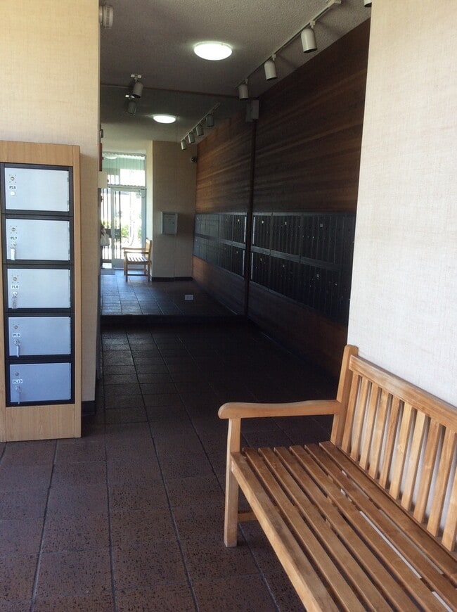 Building Photo - Elms - Close to Ala Moana, Downtown & More