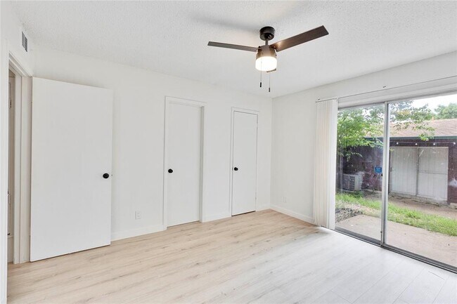 Building Photo - 2314 Parker Ln