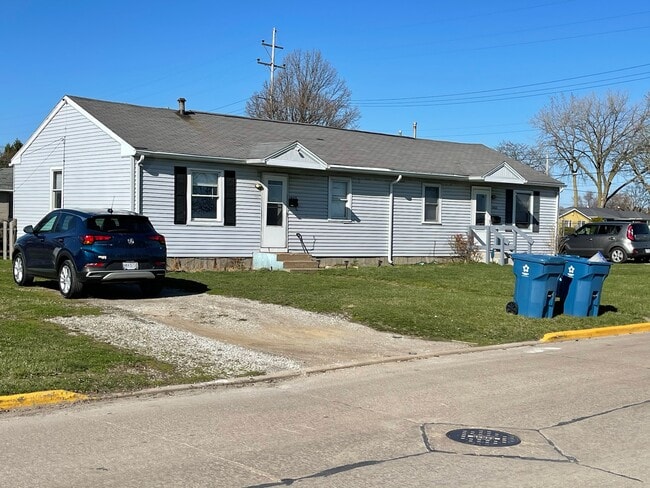 Building Photo - 2119 E Forest Dr