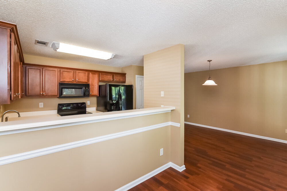 Building Photo - 3856 Pine Village Pl
