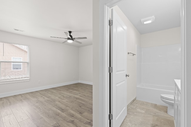 Building Photo - 818 Burr St