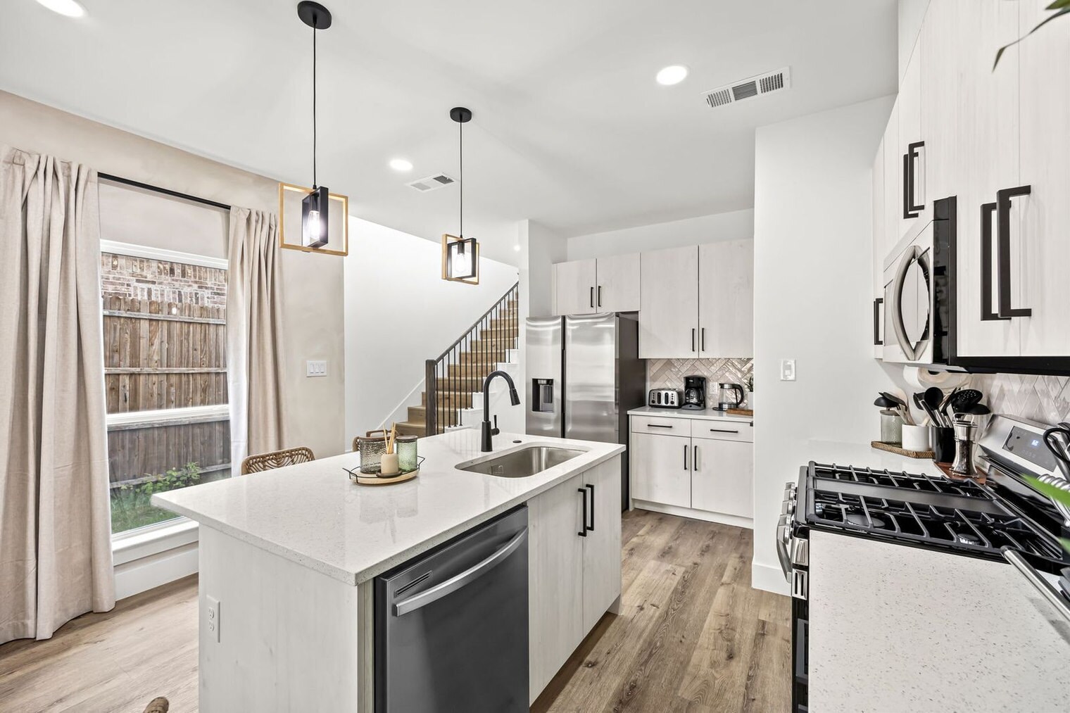 Building Photo - 5702 Riverside Dr