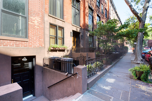 Building Photo - 308 Hicks St