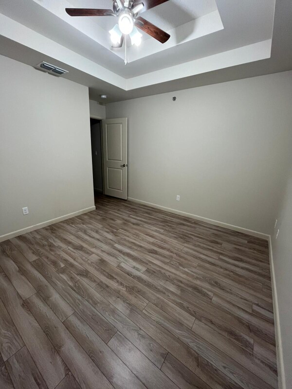 Building Photo - 404 Newport Ave