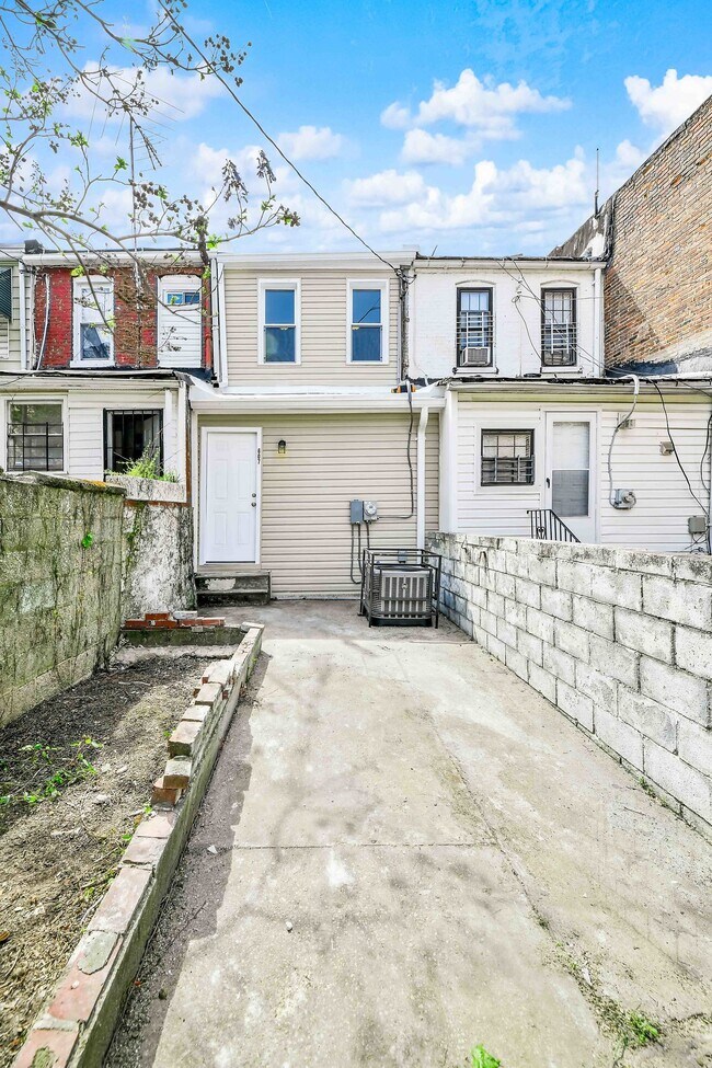 Building Photo - 2 Bedroom Rowhome- Baltimore City