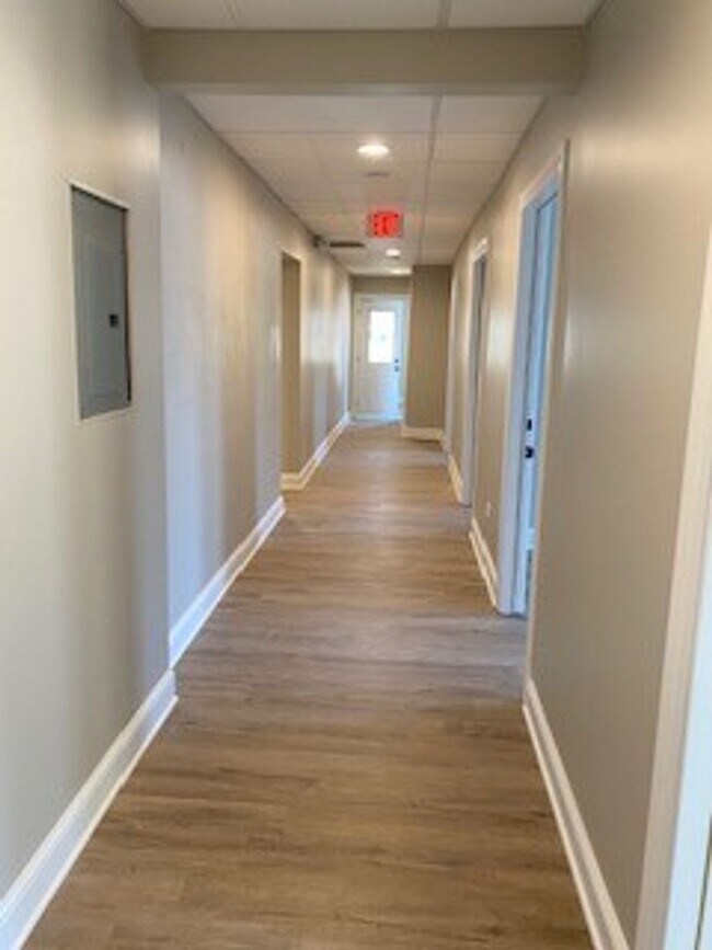 Building Photo - 123 E 9th St