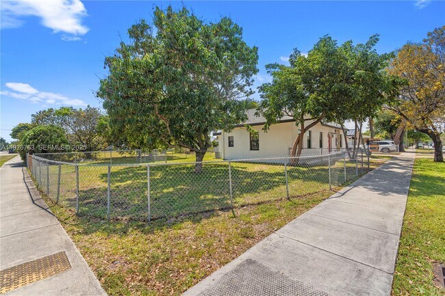 Building Photo - 601 SW 1st St