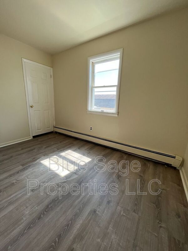 Building Photo - 1010 Yates Ave