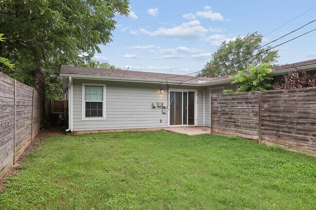 Building Photo - 2308 Devonshire Dr