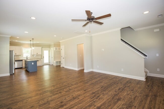 Building Photo - "Luxurious 3-Bed Townhouse with Granite Countertops on Juniper Lake Road!"