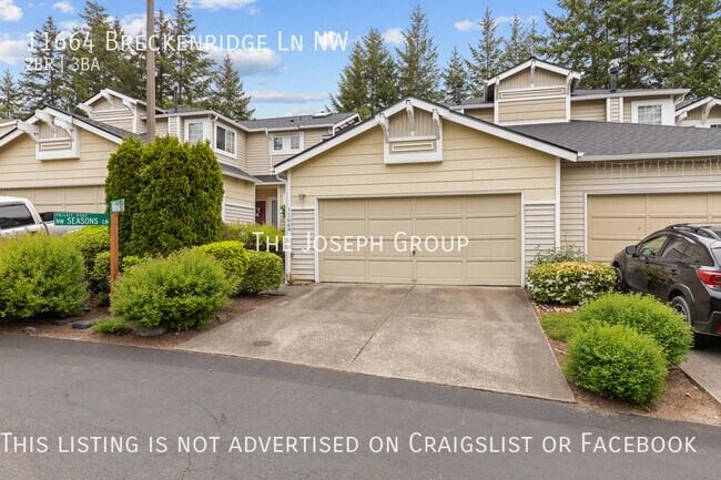 Primary Photo - Centrally located 2 bed/2.5 bath in Silver...