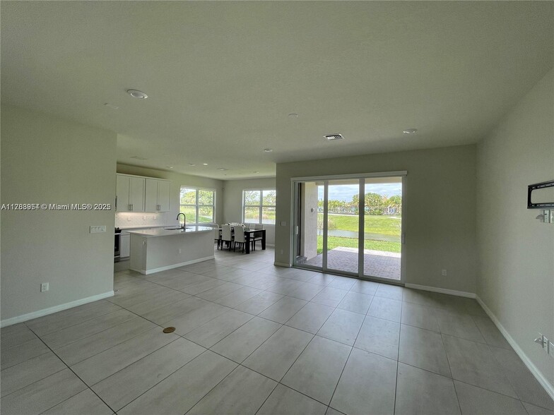 Building Photo - 4615 Greenway Dr