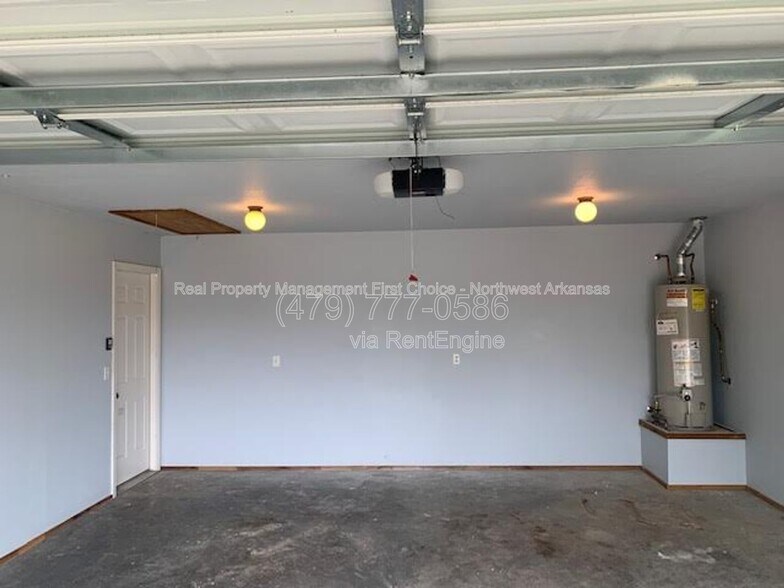 Building Photo - 890 Sunflower St