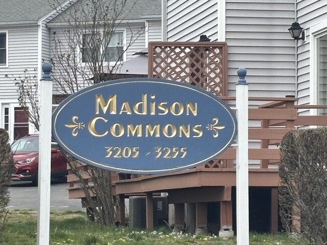 Primary Photo - 3245 Madison Ave
