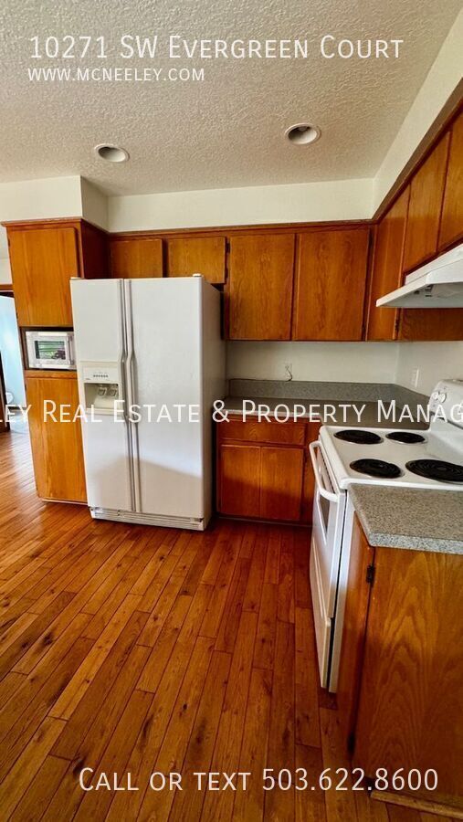 Building Photo - 10271 SW Evergreen Ct