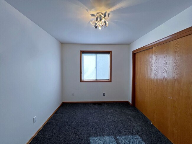 Building Photo - Stunning 4 Bedroom 2.5 Bath with Peek-a-Boo View of Puget Sound