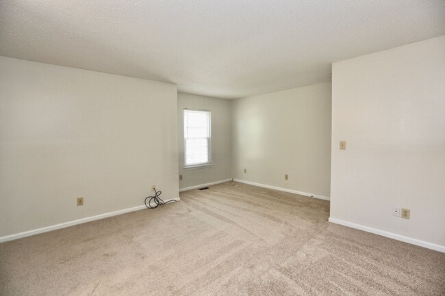 Building Photo - Updated & Ready 11-06-25! Charming Condo i...