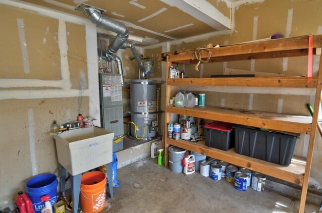 Building Photo - 6120 60th Ct SE