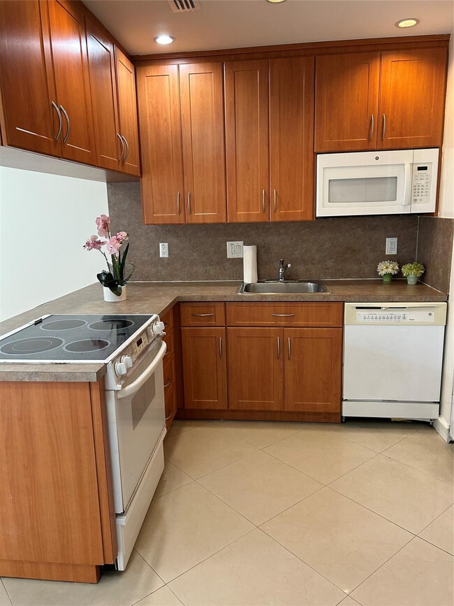 Building Photo - 210 SE 9th St