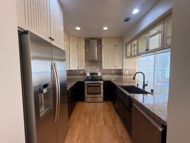 Building Photo - 238 E Pleasant Valley Rd