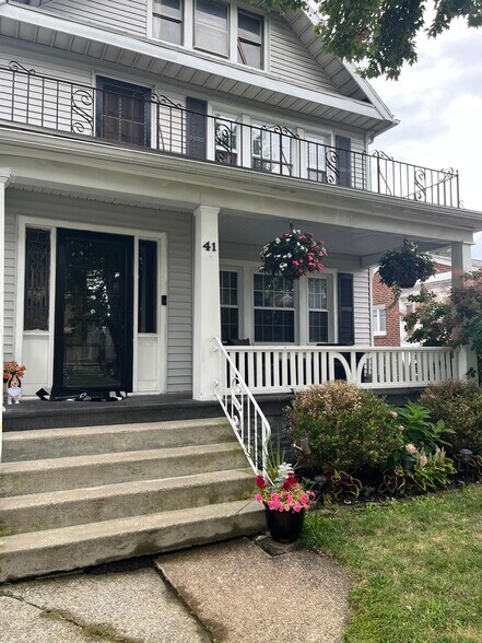 Building Photo - 41 Eden St