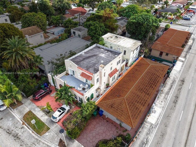 Building Photo - 1678 SW 11th St