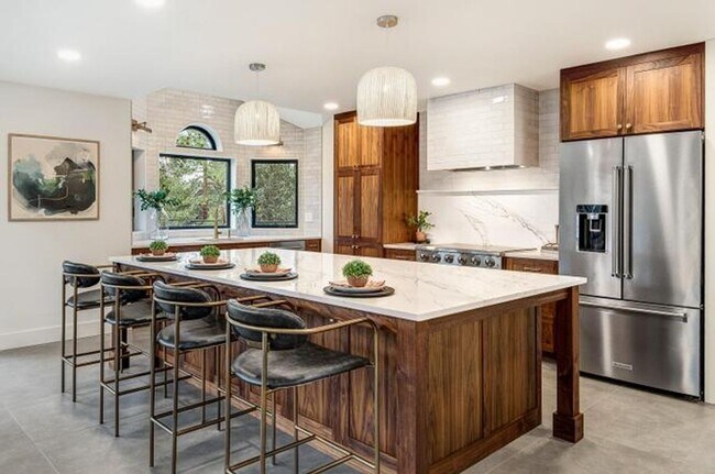 Building Photo - Beautiful Remodeled Home on Acreage!