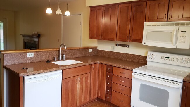 Building Photo - 1542 Surry Hill Ct